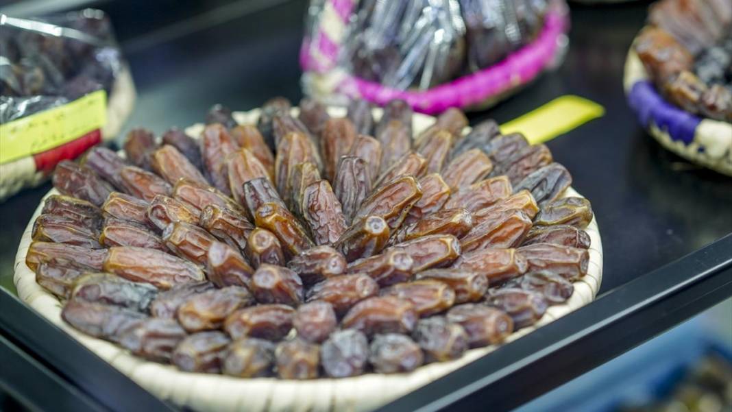 'Petrol yerine mübarek hurma' projesiyle 6 yılda binlerce ağaç dikti 13