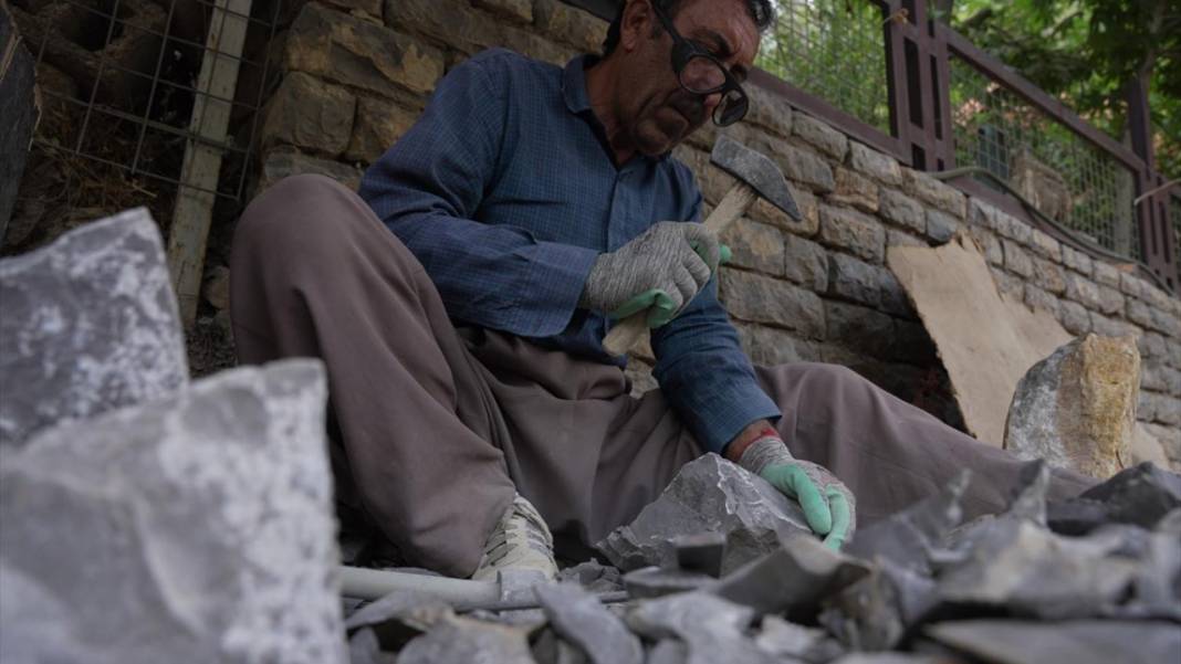 Ekmeklerini gerçekten 'taştan' çıkaran işçiler 10