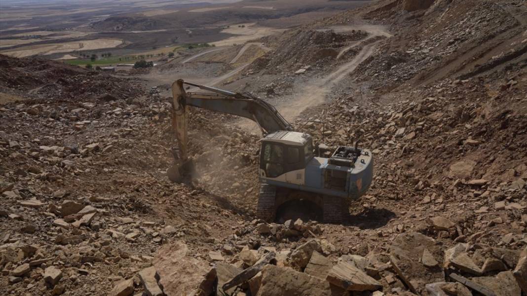 Ekmeklerini gerçekten 'taştan' çıkaran işçiler 12