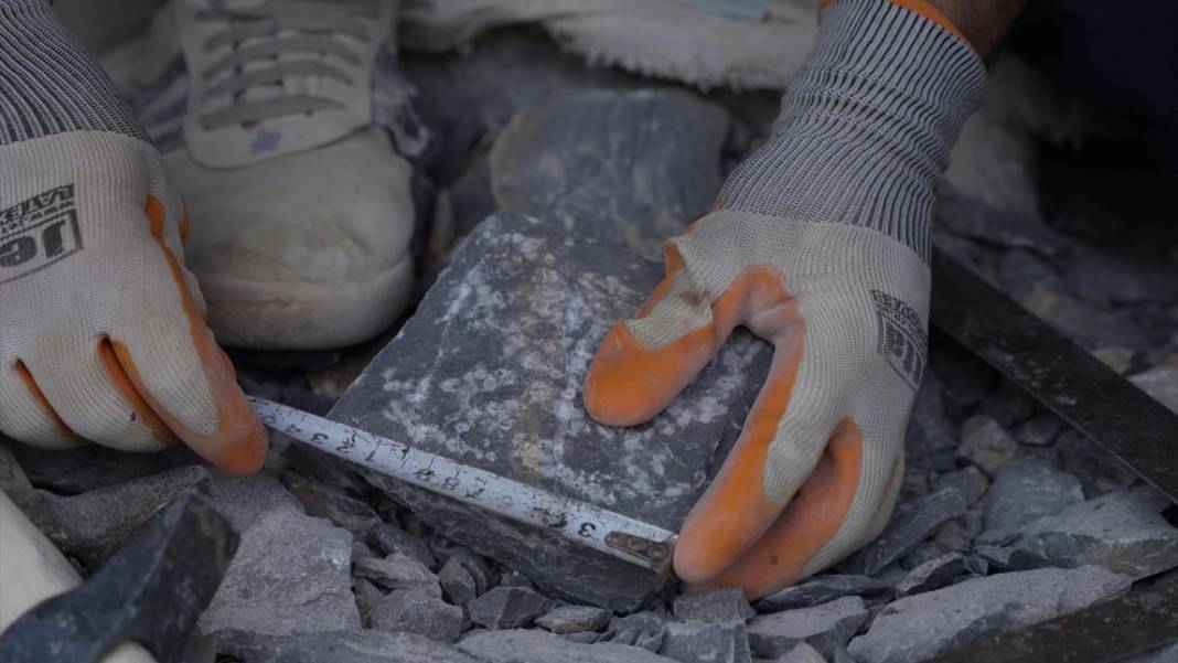 Ekmeklerini gerçekten 'taştan' çıkaran işçiler 3