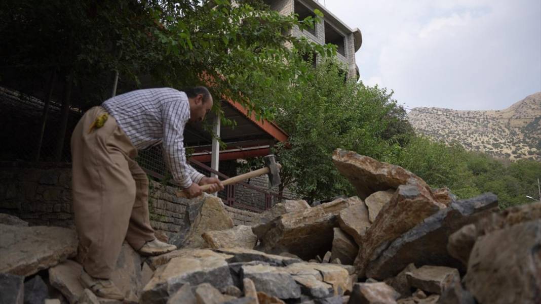 Ekmeklerini gerçekten 'taştan' çıkaran işçiler 5