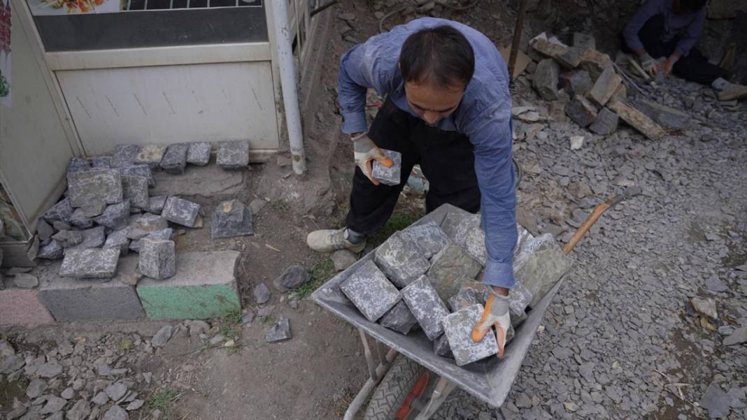 Ekmeklerini gerçekten 'taştan' çıkaran işçiler 8