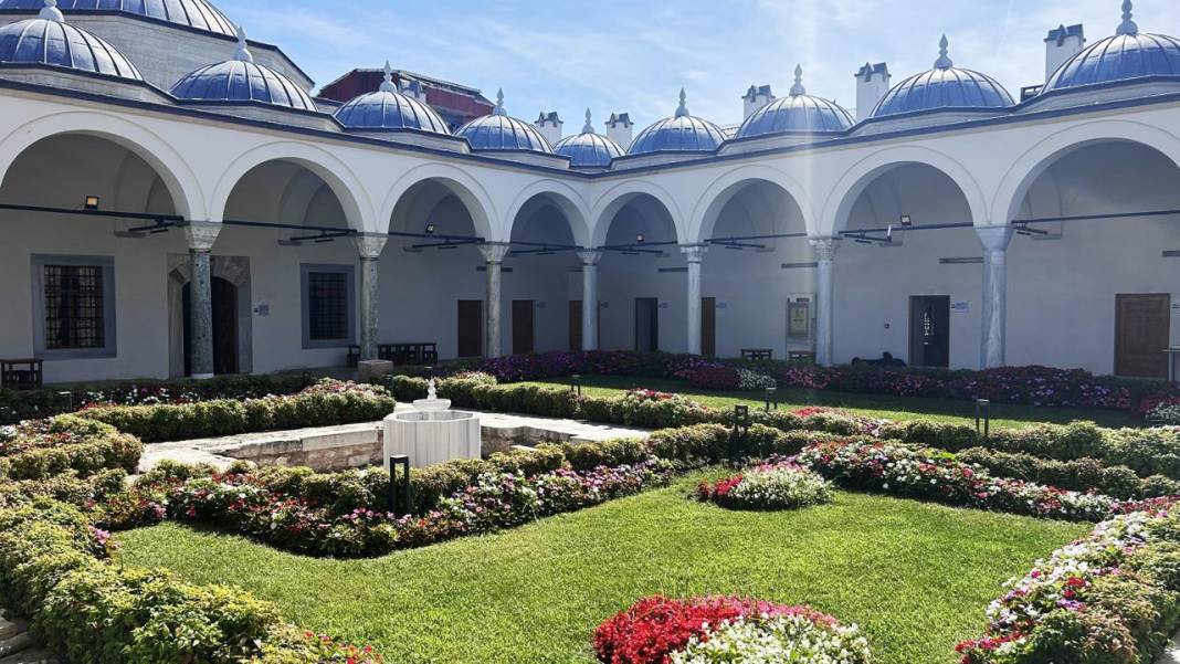 Bir dönem ahır olarak kullanılan Medrese Davutpaşa'nın kapıları öğrencilere açıldı 1