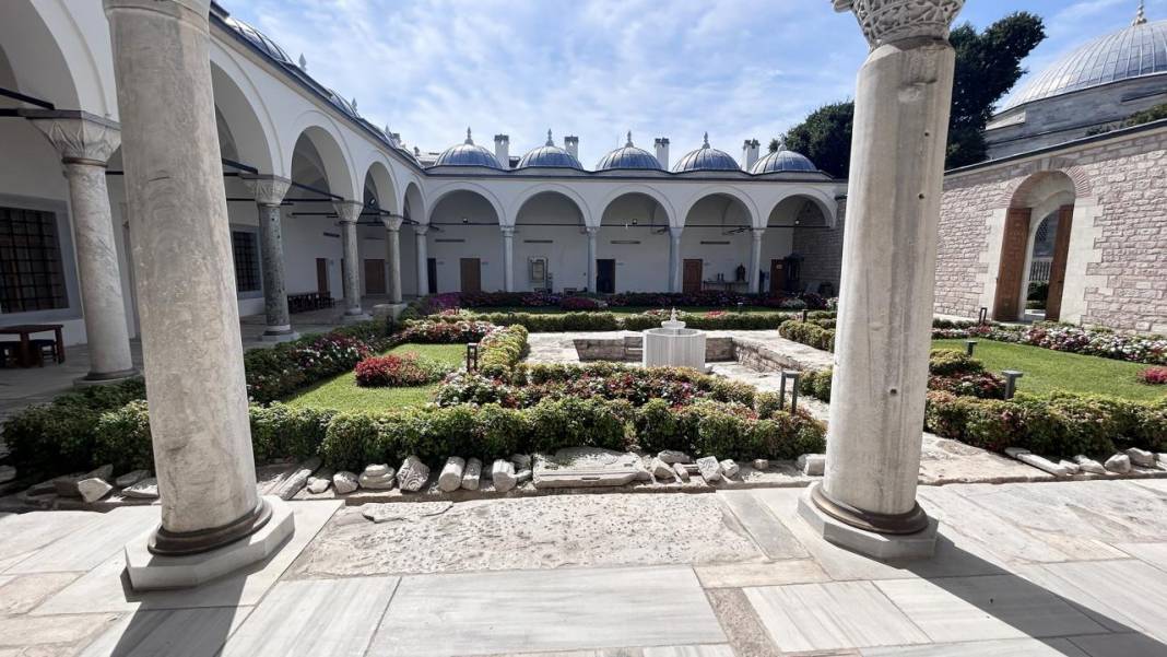 Bir dönem ahır olarak kullanılan Medrese Davutpaşa'nın kapıları öğrencilere açıldı 10