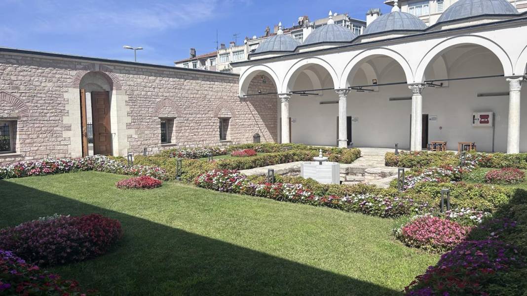 Bir dönem ahır olarak kullanılan Medrese Davutpaşa'nın kapıları öğrencilere açıldı 11