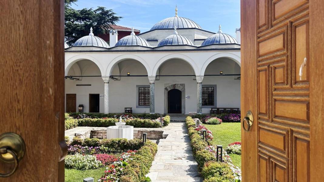 Bir dönem ahır olarak kullanılan Medrese Davutpaşa'nın kapıları öğrencilere açıldı 12