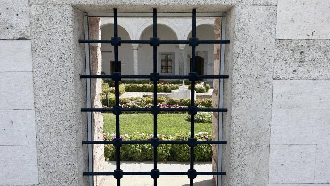 Bir dönem ahır olarak kullanılan Medrese Davutpaşa'nın kapıları öğrencilere açıldı 13