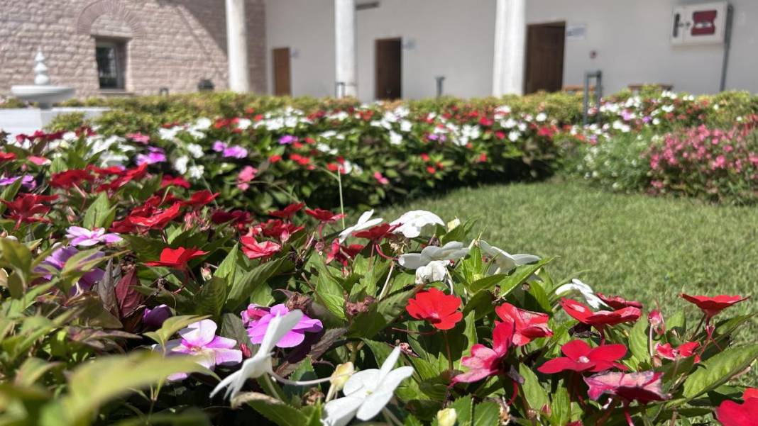 Bir dönem ahır olarak kullanılan Medrese Davutpaşa'nın kapıları öğrencilere açıldı 14