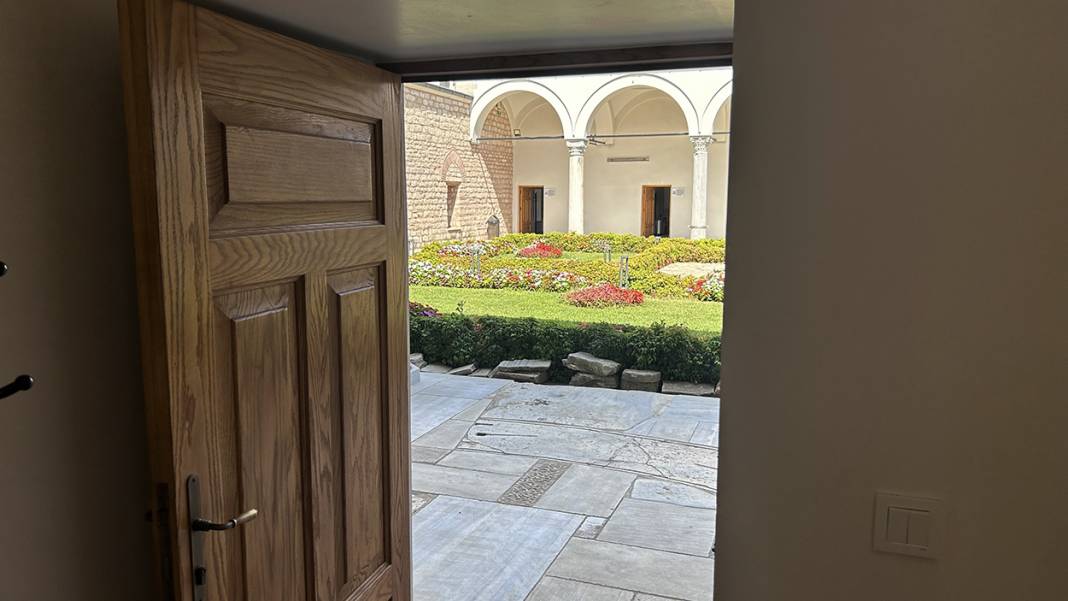 Bir dönem ahır olarak kullanılan Medrese Davutpaşa'nın kapıları öğrencilere açıldı 16