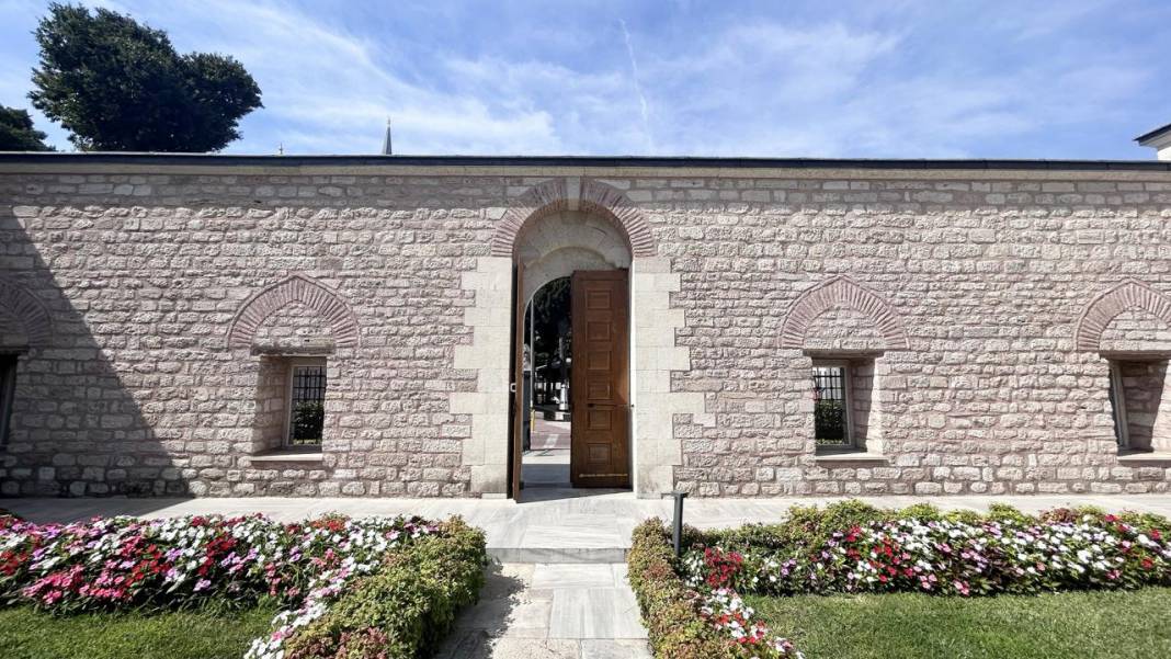 Bir dönem ahır olarak kullanılan Medrese Davutpaşa'nın kapıları öğrencilere açıldı 17