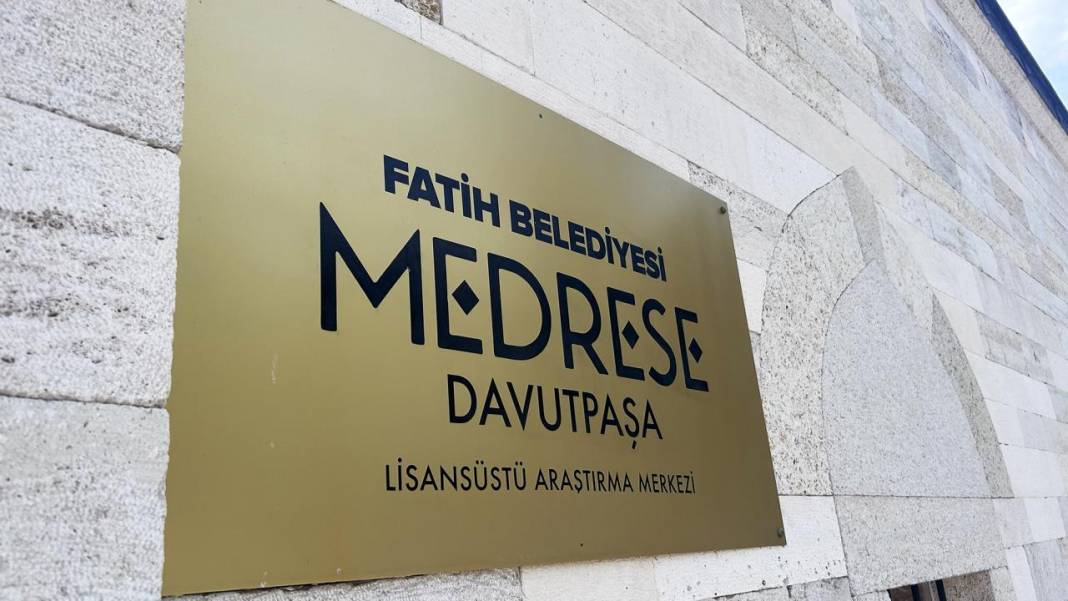 Bir dönem ahır olarak kullanılan Medrese Davutpaşa'nın kapıları öğrencilere açıldı 2