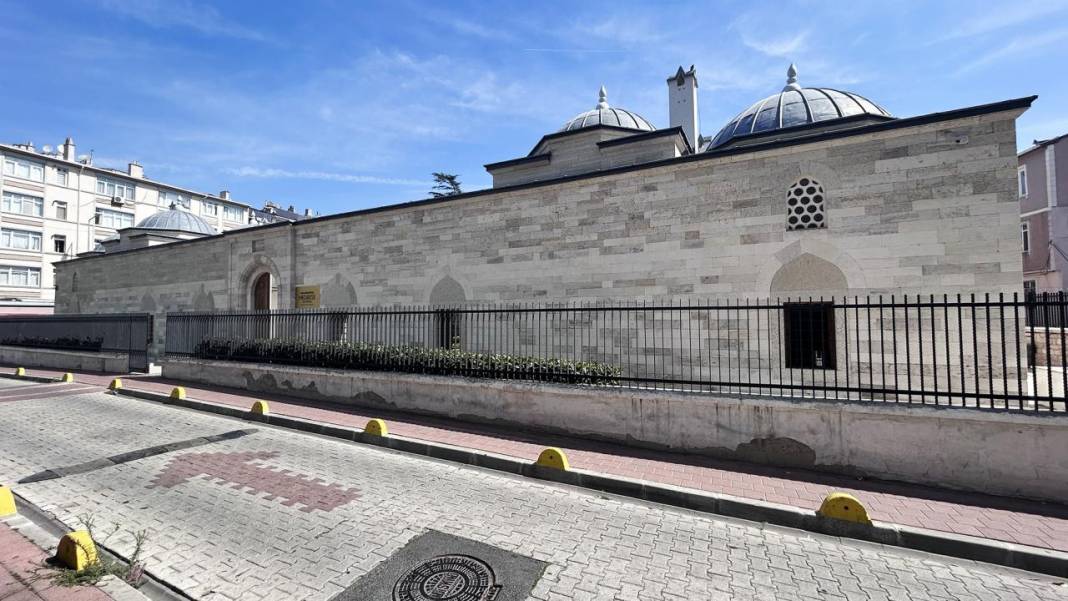 Bir dönem ahır olarak kullanılan Medrese Davutpaşa'nın kapıları öğrencilere açıldı 3