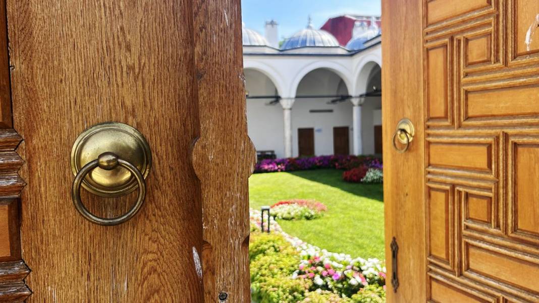 Bir dönem ahır olarak kullanılan Medrese Davutpaşa'nın kapıları öğrencilere açıldı 4