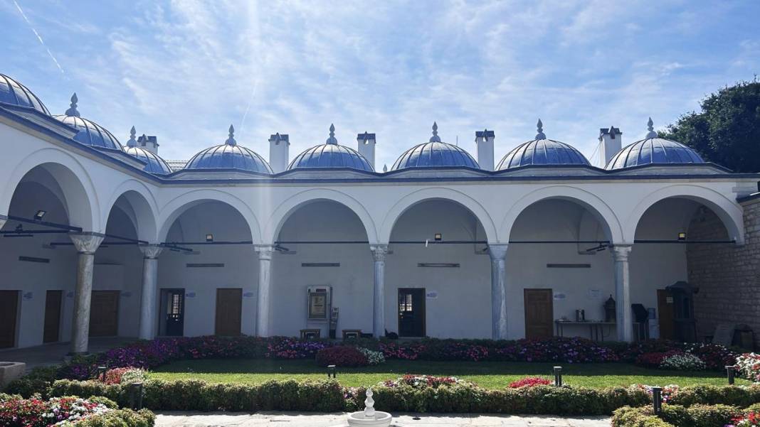 Bir dönem ahır olarak kullanılan Medrese Davutpaşa'nın kapıları öğrencilere açıldı 6