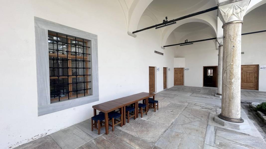 Bir dönem ahır olarak kullanılan Medrese Davutpaşa'nın kapıları öğrencilere açıldı 9