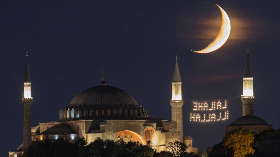 İstanbul, hilal ve Ayasofya-i Kebir Camii Şerifi 2