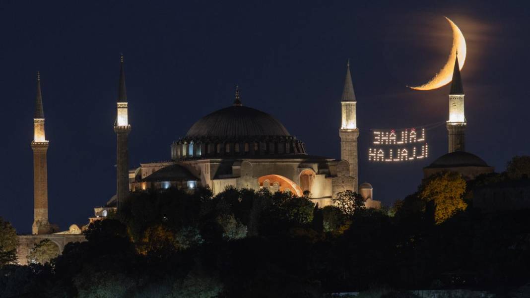 İstanbul, hilal ve Ayasofya-i Kebir Camii Şerifi 3
