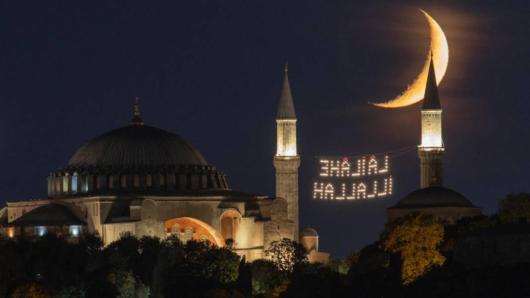 İstanbul, hilal ve Ayasofya-i Kebir Camii Şerifi 4