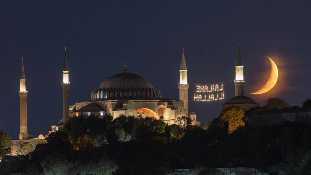 İstanbul, hilal ve Ayasofya-i Kebir Camii Şerifi 6