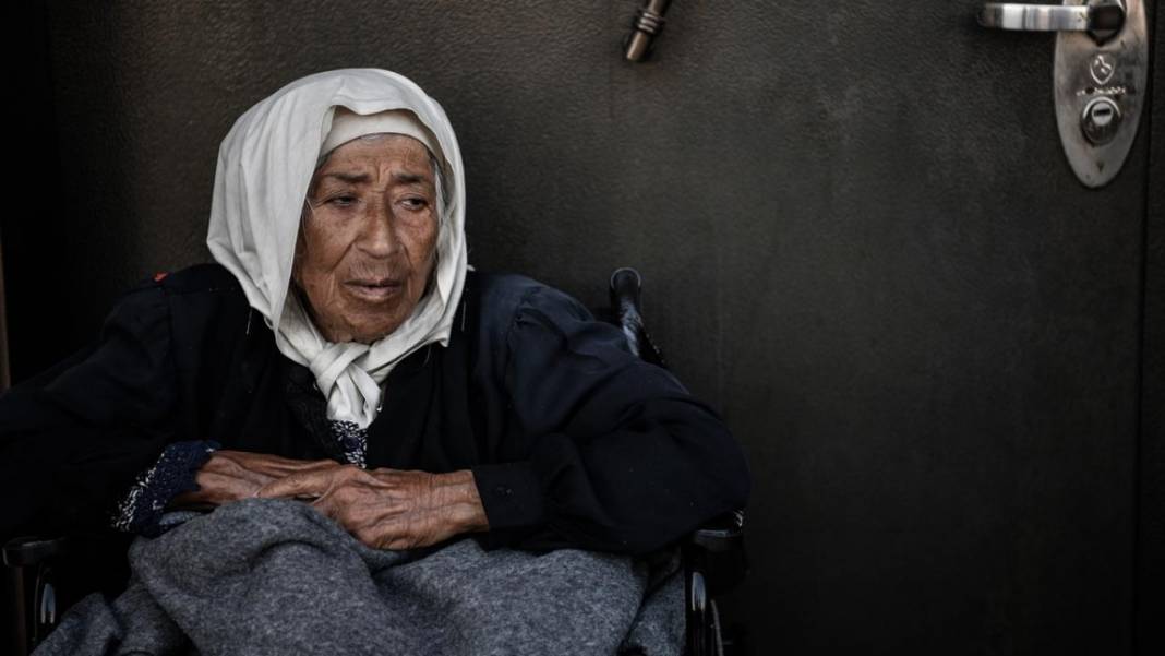 Filistinliler, Nasır Hastanesi'ne sığınarak hayatlarına devam etmeye çalışıyor 11