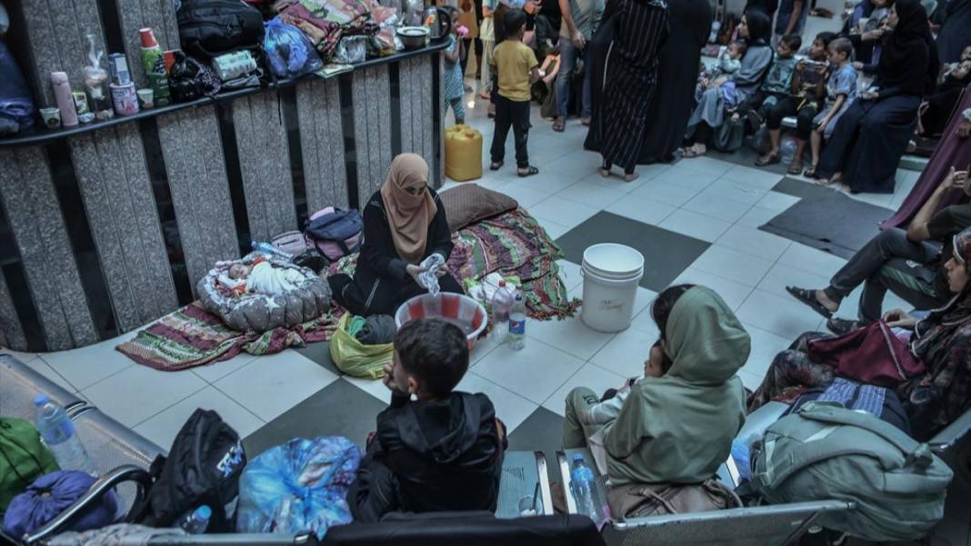Filistinliler, Nasır Hastanesi'ne sığınarak hayatlarına devam etmeye çalışıyor 12