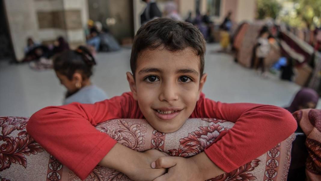 Filistinliler, Nasır Hastanesi'ne sığınarak hayatlarına devam etmeye çalışıyor 13