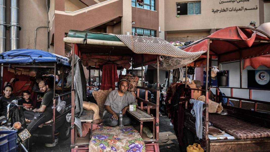 Filistinliler, Nasır Hastanesi'ne sığınarak hayatlarına devam etmeye çalışıyor 14