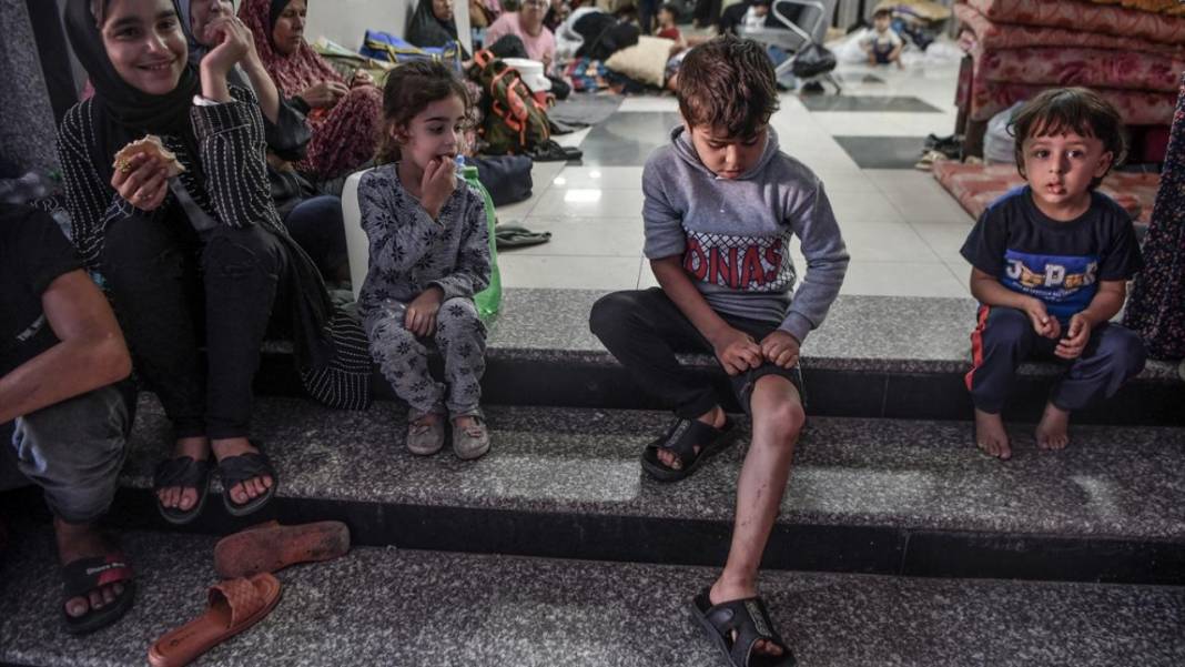 Filistinliler, Nasır Hastanesi'ne sığınarak hayatlarına devam etmeye çalışıyor 8