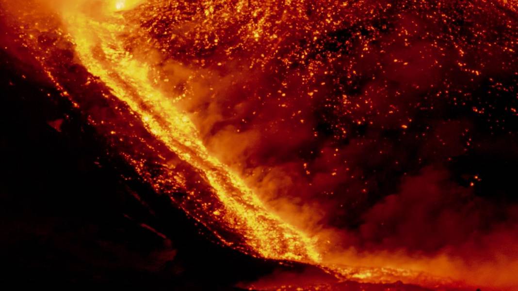 Etna Yanardağı'nda volkanik hareketlilik devam ediyor 6