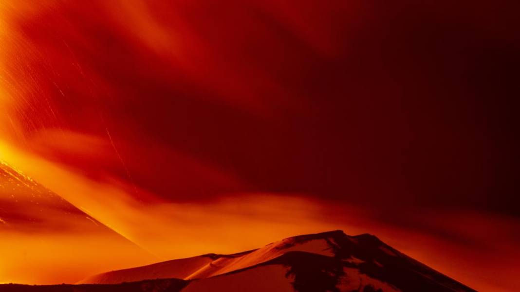 Etna Yanardağı'nda volkanik hareketlilik devam ediyor 7