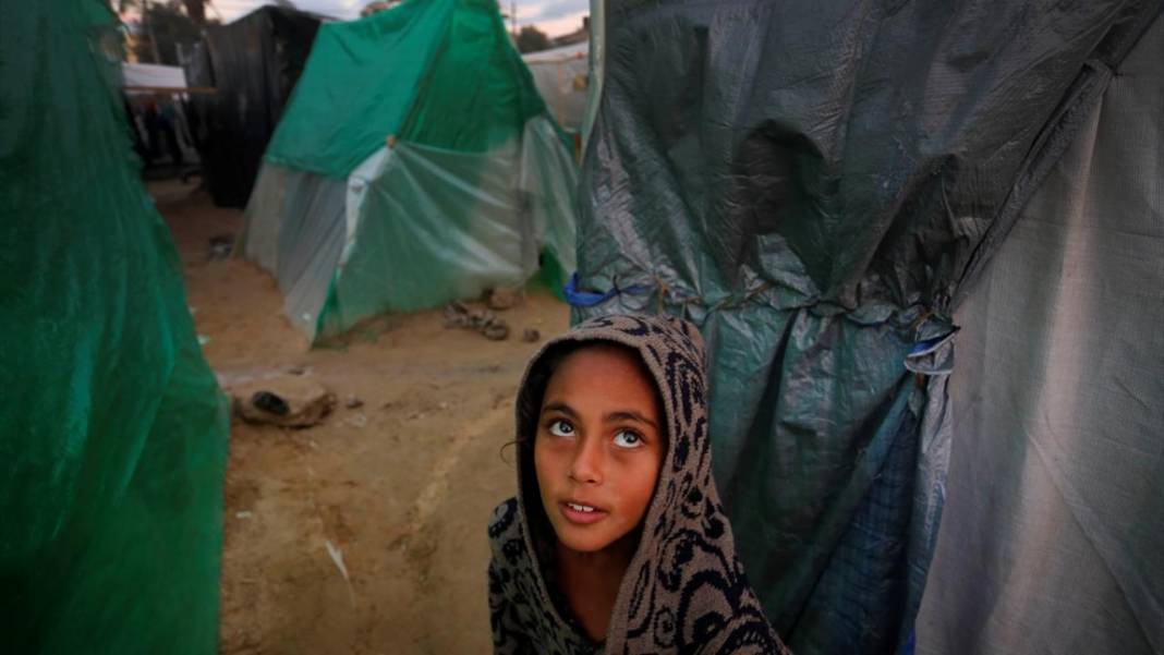 Çadırlarda kalan Gazzelilerin soğuk hava ile imtihanı 5