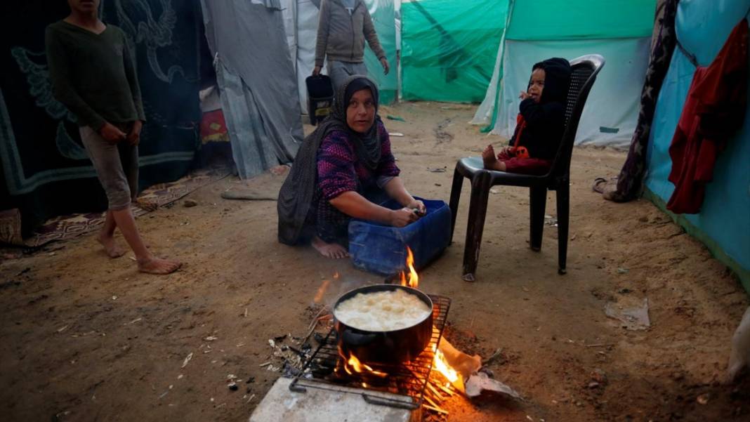 Çadırlarda kalan Gazzelilerin soğuk hava ile imtihanı 7