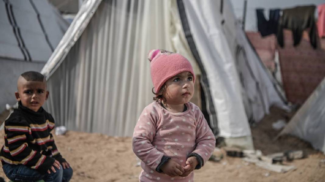 Çadırlarda kalan Filistinli çocuklar 1