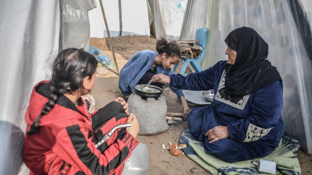 Çadırlarda kalan Filistinli çocuklar 10