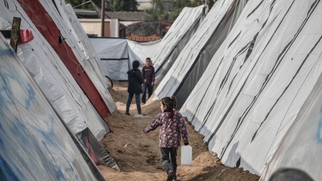 Çadırlarda kalan Filistinli çocuklar 11