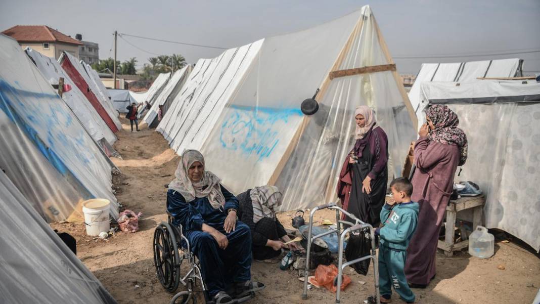 Çadırlarda kalan Filistinli çocuklar 12