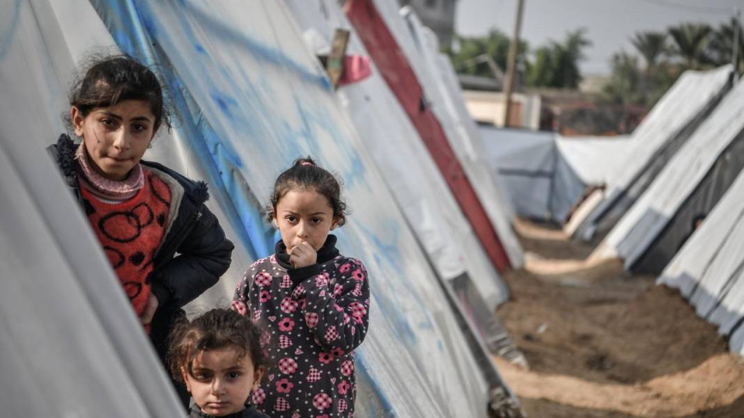 Çadırlarda kalan Filistinli çocuklar 13