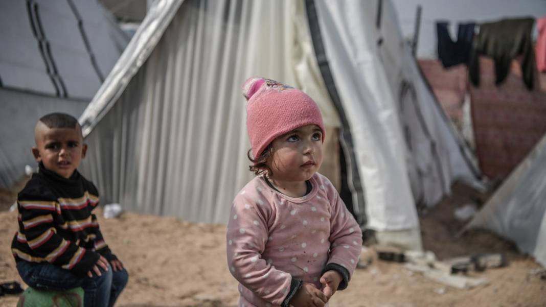 Çadırlarda kalan Filistinli çocuklar 4