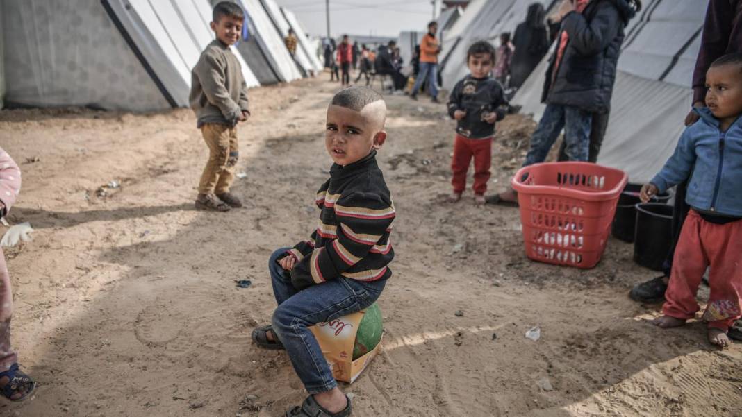 Çadırlarda kalan Filistinli çocuklar 5