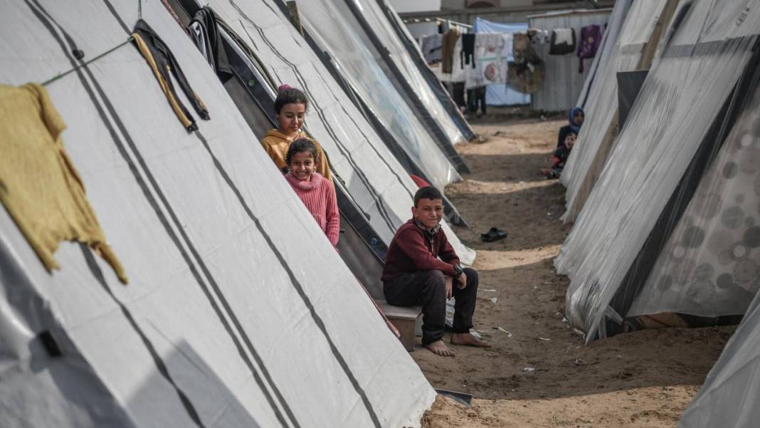 Çadırlarda kalan Filistinli çocuklar 7