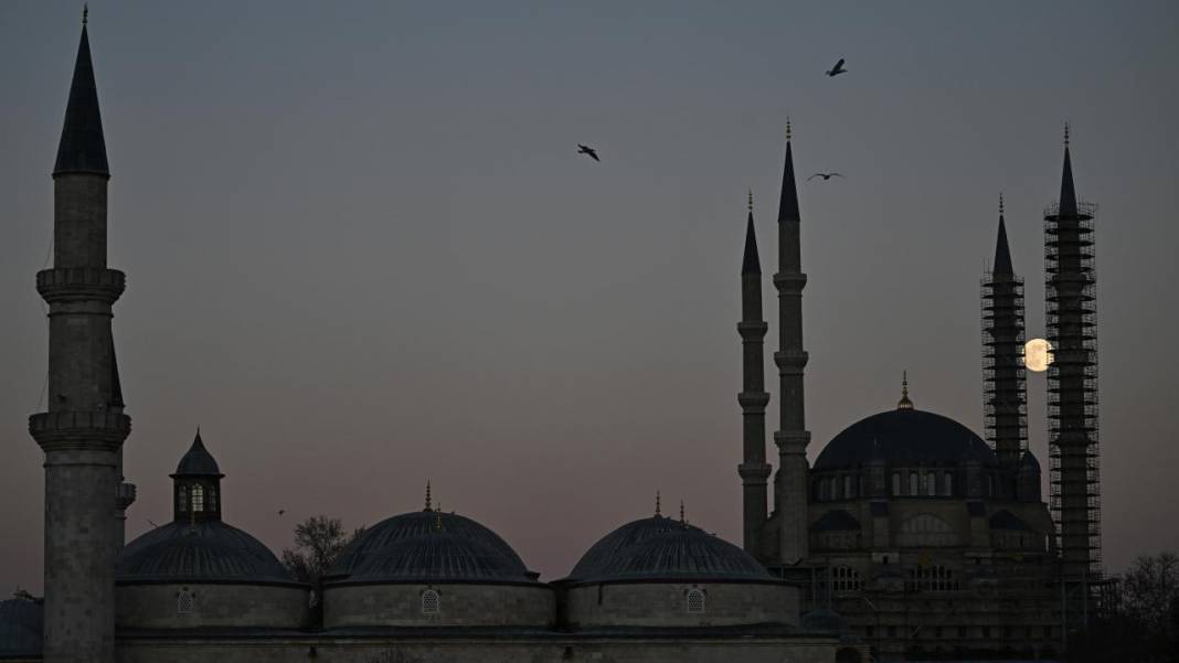 Selimiye Camisi ve dolunay 4