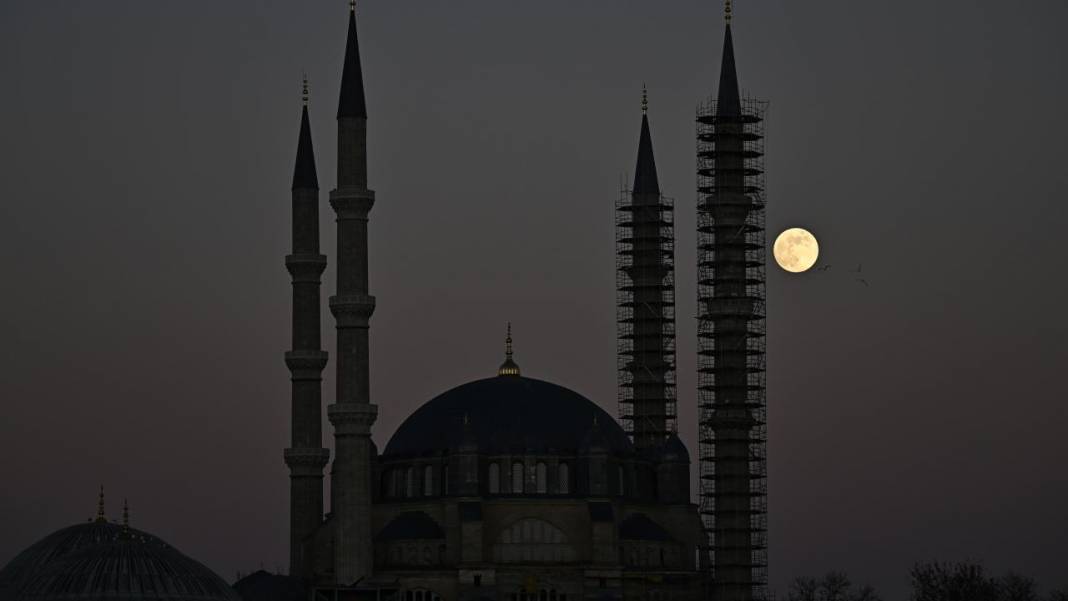 Selimiye Camisi ve dolunay 5