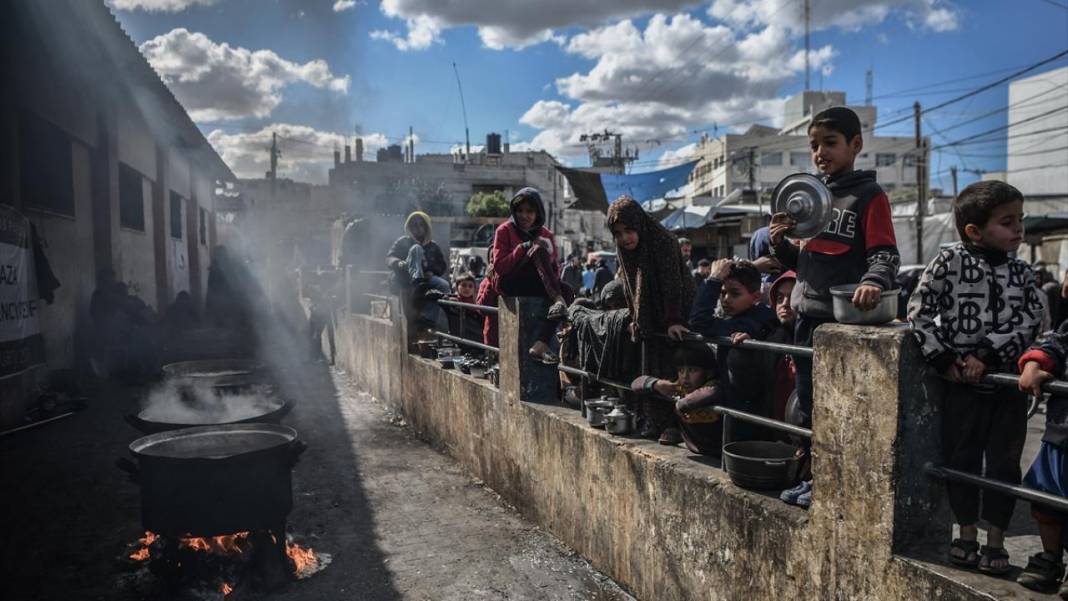 Gazze'ye gıda yardımının ulaştırılamaması halkı çaresiz bırakıyor 13