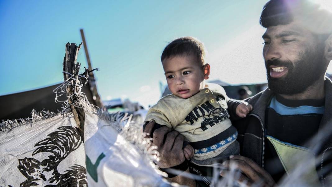 Refah'a sığınan Filistinli aileler, derme çatma çadırlarda yaşam mücadelesi veriyor 15
