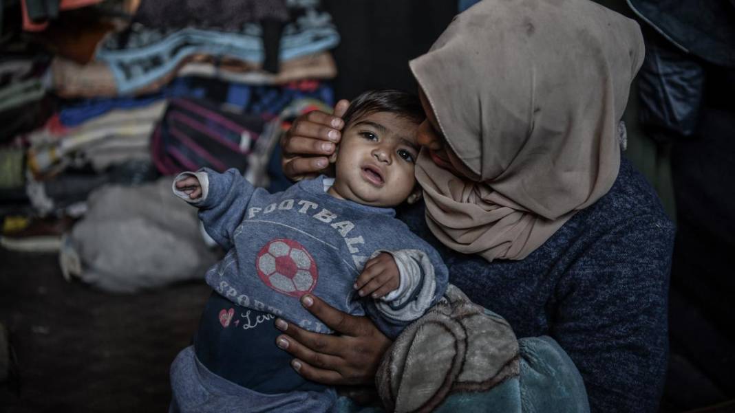 Refah'a sığınan Filistinli aileler, derme çatma çadırlarda yaşam mücadelesi veriyor 6