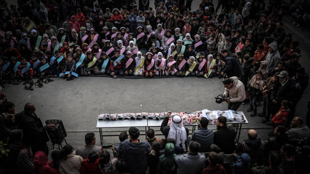 Gazze'de Kur'an ezberi yapan kız öğrenciler için tören yapıldı 1