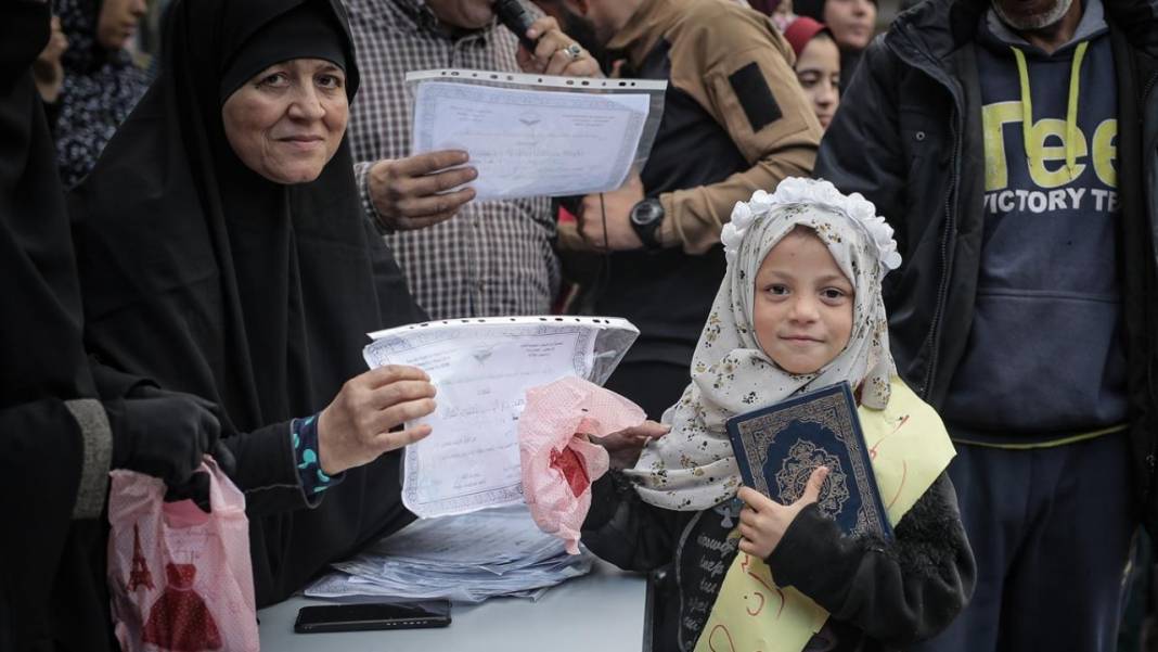 Gazze'de Kur'an ezberi yapan kız öğrenciler için tören yapıldı 10