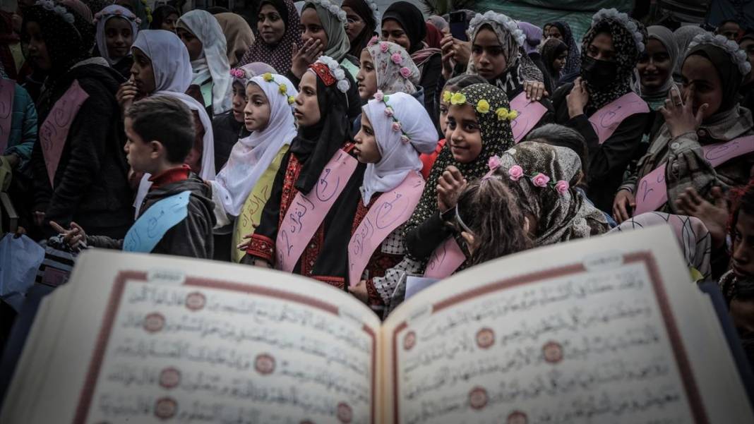 Gazze'de Kur'an ezberi yapan kız öğrenciler için tören yapıldı 11