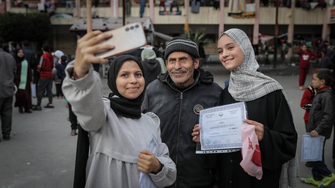 Gazze'de Kur'an ezberi yapan kız öğrenciler için tören yapıldı 12