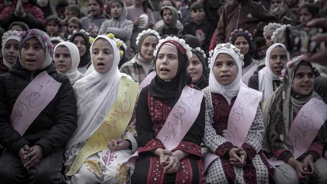 Gazze'de Kur'an ezberi yapan kız öğrenciler için tören yapıldı 14